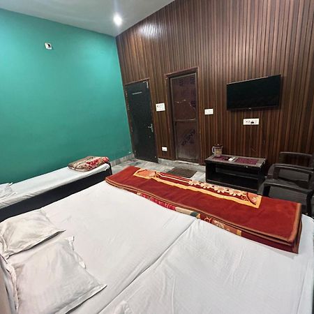 ורנאסי The Gateway Banaras Guest House מראה חיצוני תמונה
