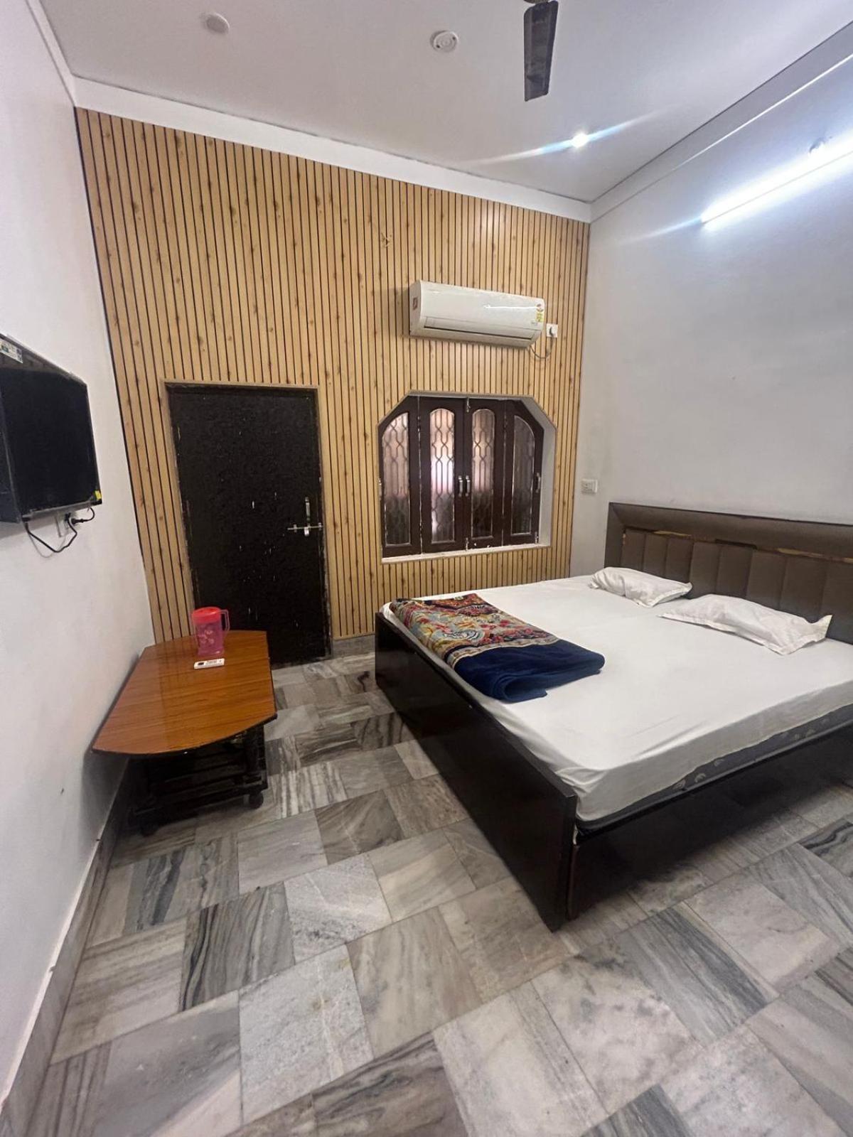 ורנאסי The Gateway Banaras Guest House מראה חיצוני תמונה